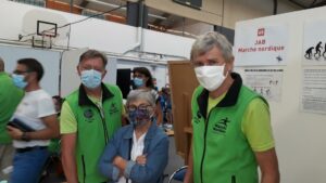 Serge, Annie et Gilles au forum devant leur stand