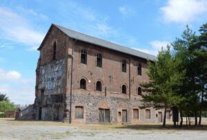 Ancien batiment des mines de Pont Péan