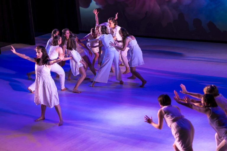 Danseuses arrêtées dans un souffle