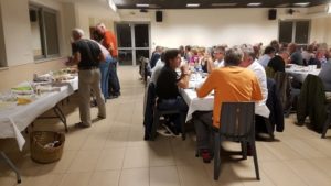 Repas en salle festive lors du Barbecue 2019