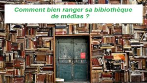 Une bibliothèque pleine de livres rangés de façon hasardeuse !