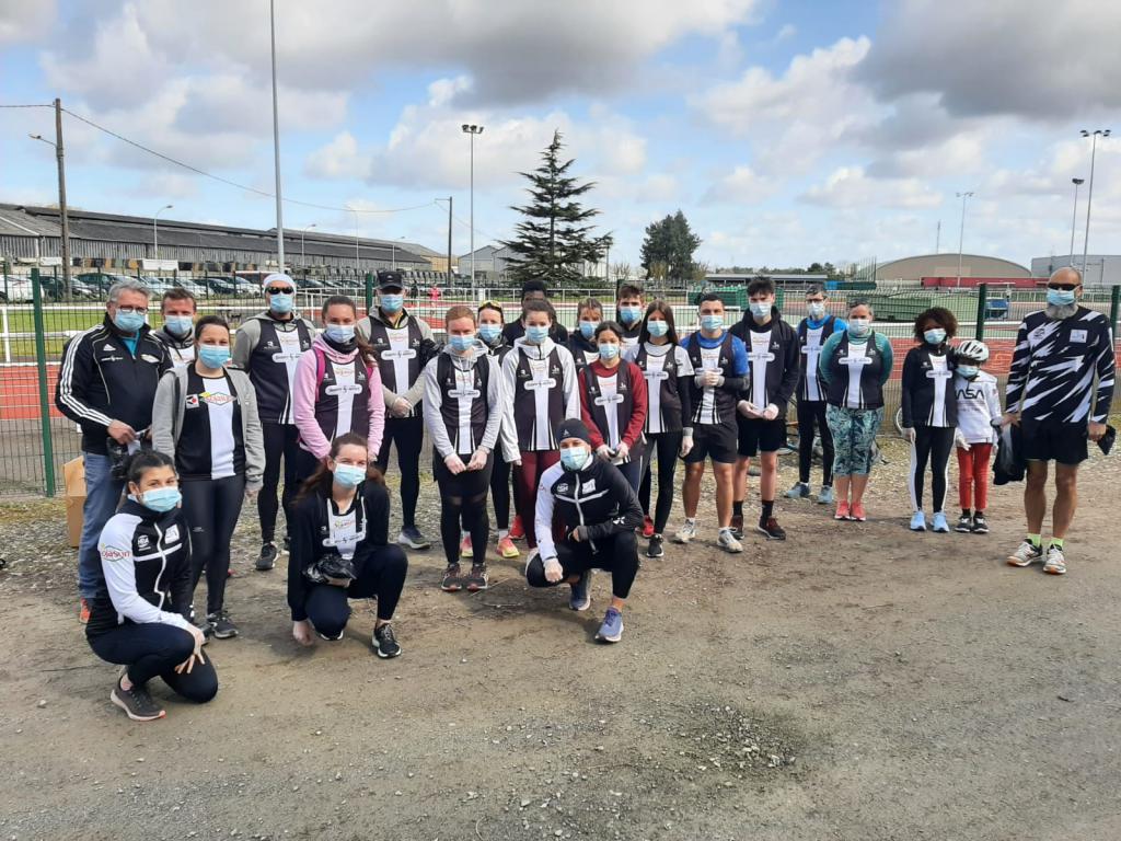 Le groupe de participante à la course aux déchets