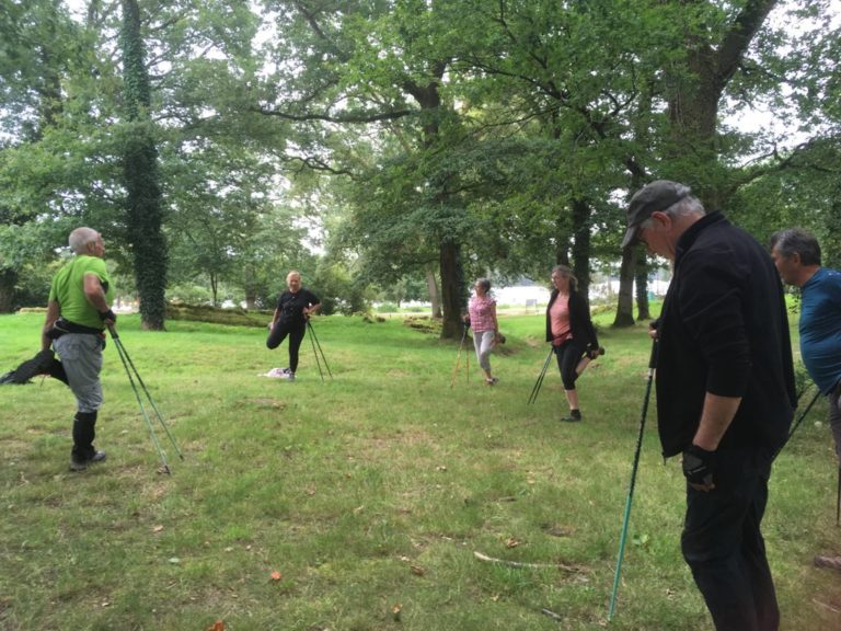 marcheurs en train de s'étirer